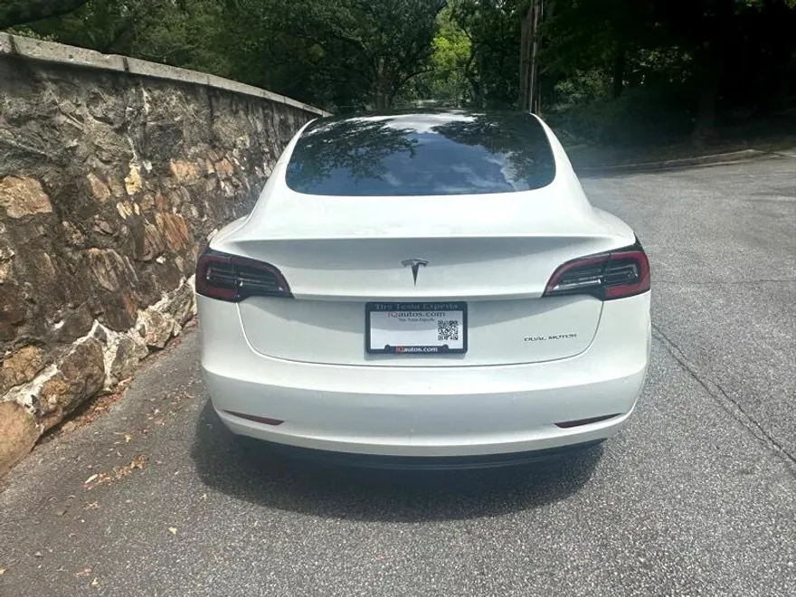 2022 Tesla Model 3 Long Range photo 9