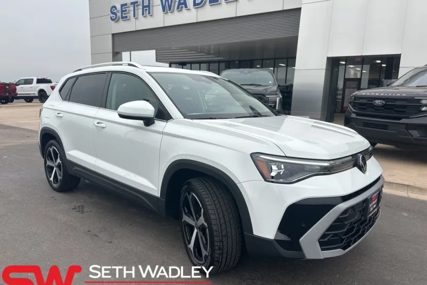 2025 Volkswagen Taos SEL photo 1