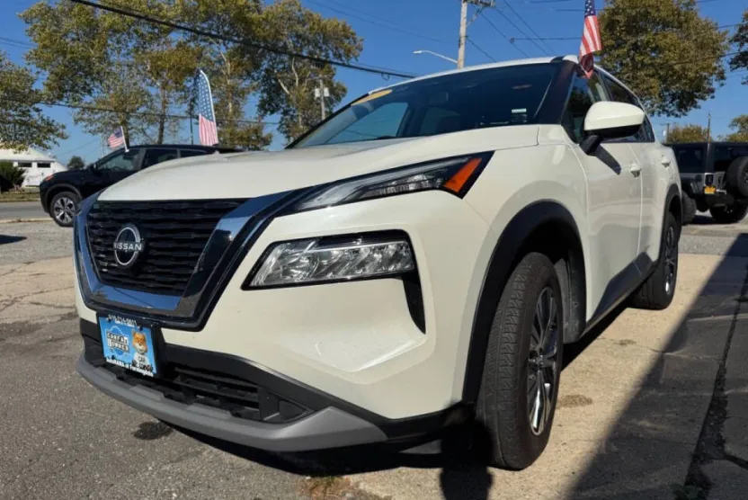 2023 Nissan Rogue SV photo 1