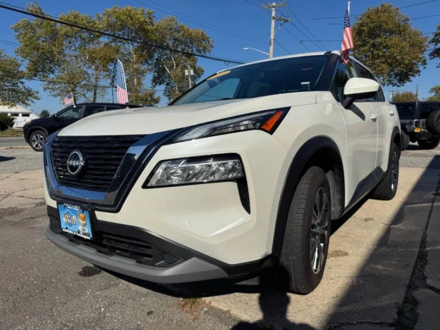 2023 Nissan Rogue SV photo 1