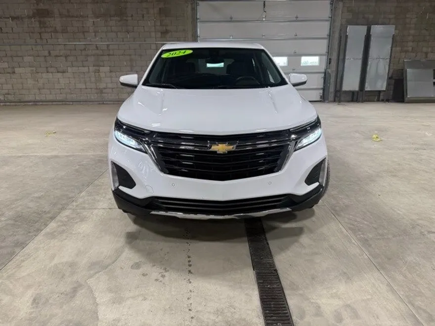 2024 Chevrolet Equinox LT photo 1