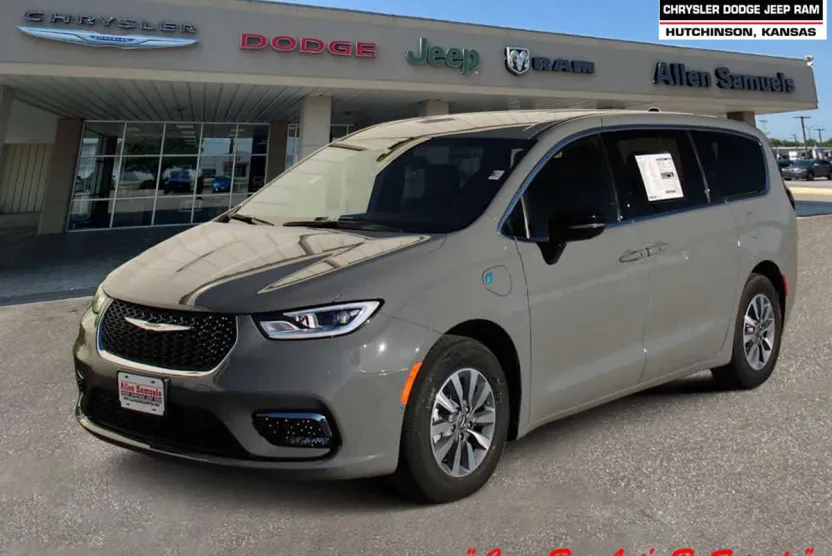 2025 Chrysler Pacifica Hybrid photo 1