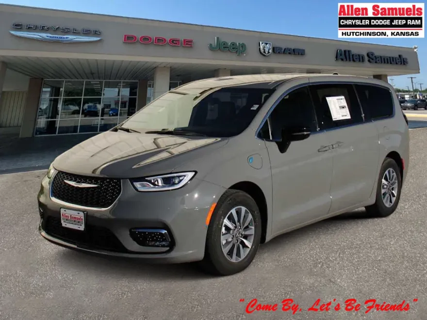 2025 Chrysler Pacifica Hybrid photo 1