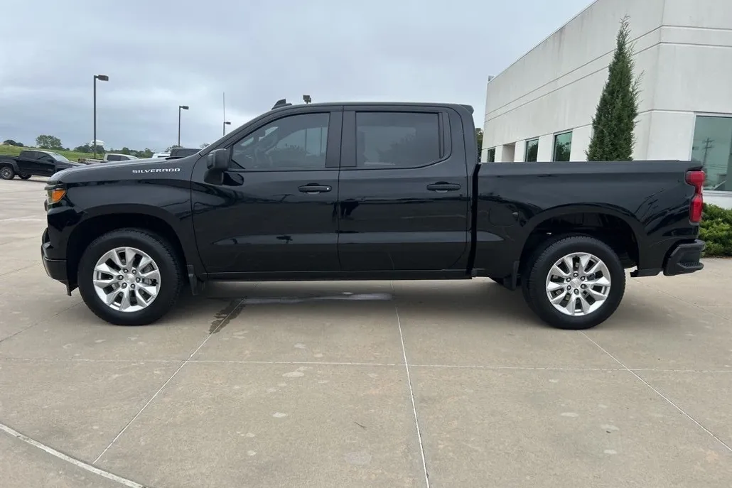2022 Chevrolet Silverado 1500 Custom photo 1