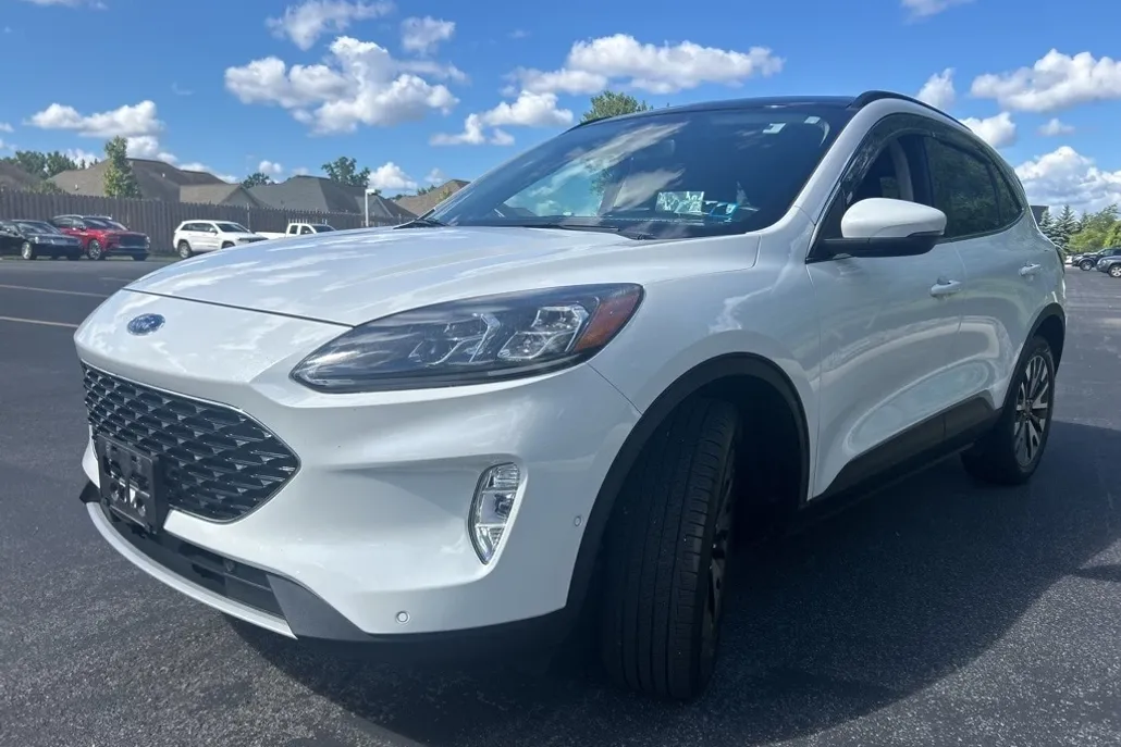 2020 Ford Escape Titanium photo 1