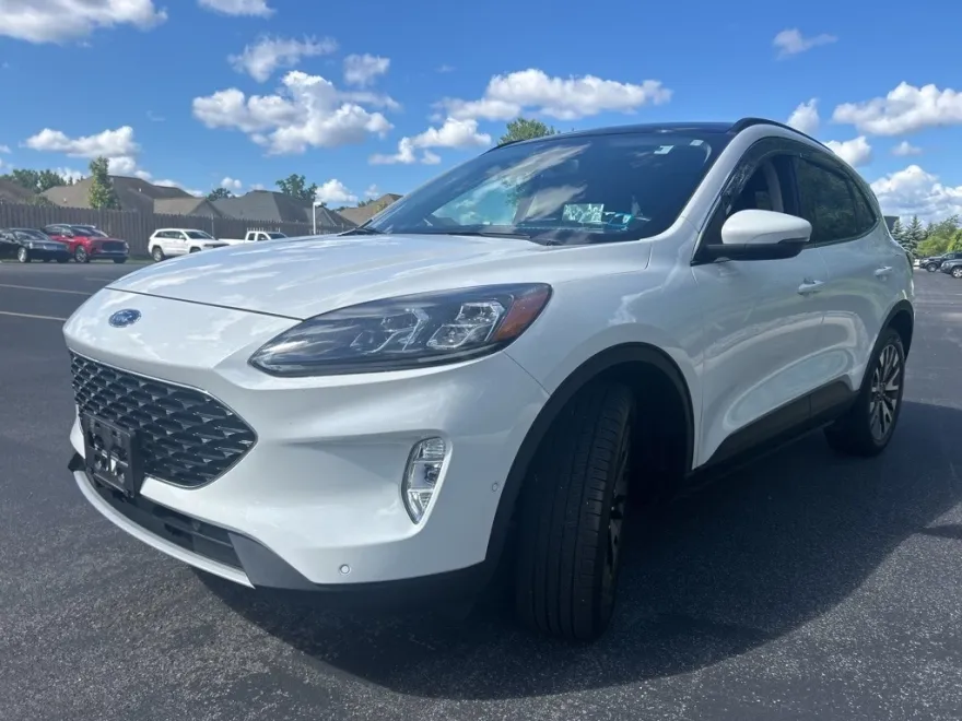 2020 Ford Escape Titanium photo 1