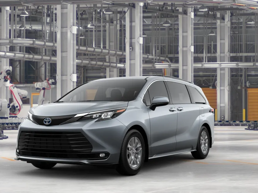 2025 Toyota Sienna XLE photo 1