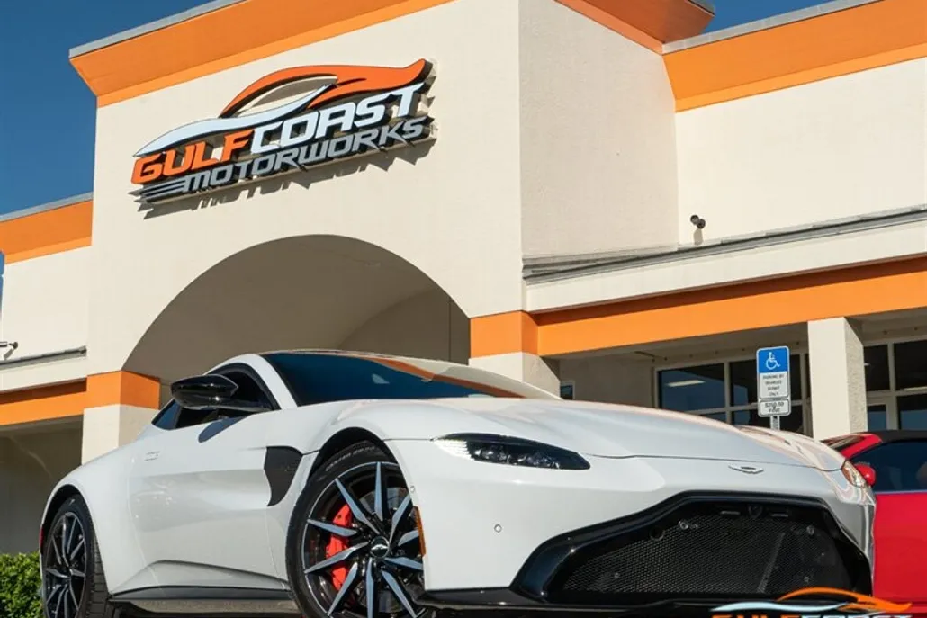 2019 Aston Martin Vantage photo 1