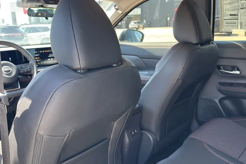 2025 Nissan Kicks SR photo 1