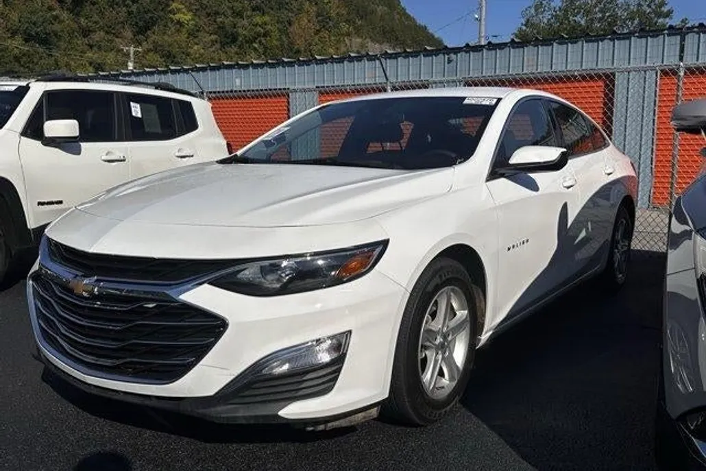 2024 Chevrolet Malibu LS photo 1