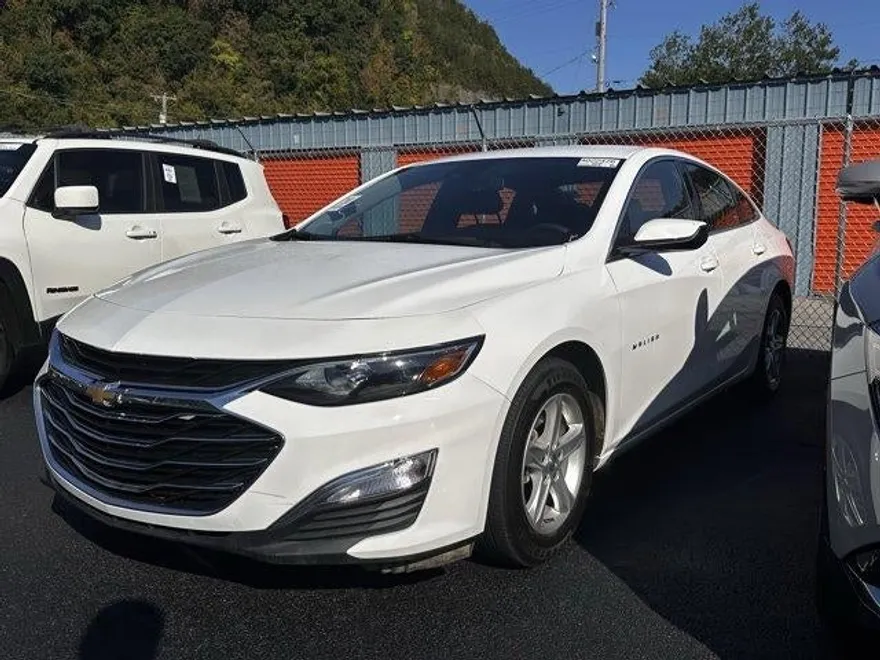 2024 Chevrolet Malibu LS photo 1