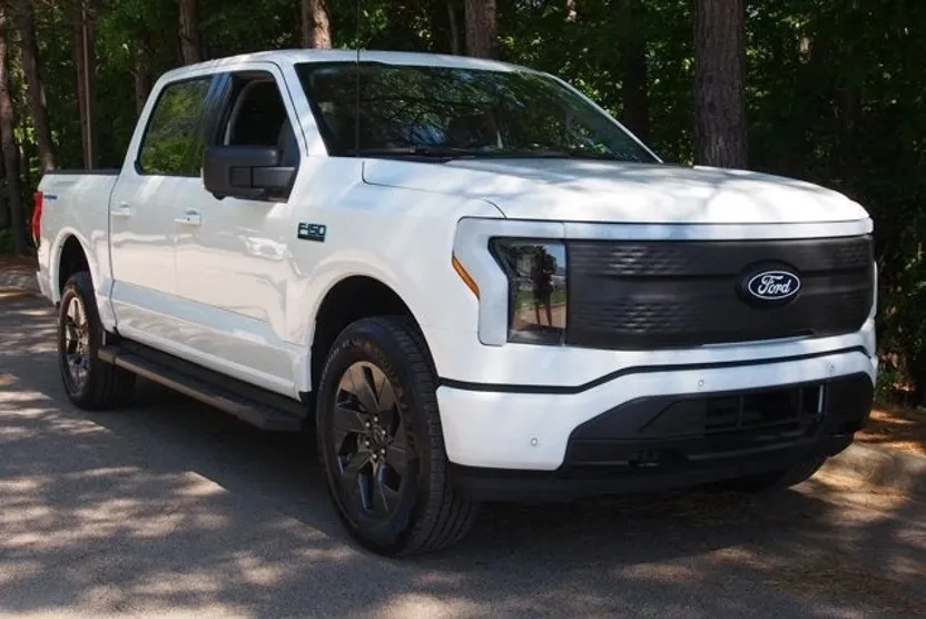 2025 Ford F-150 Lightning photo 1