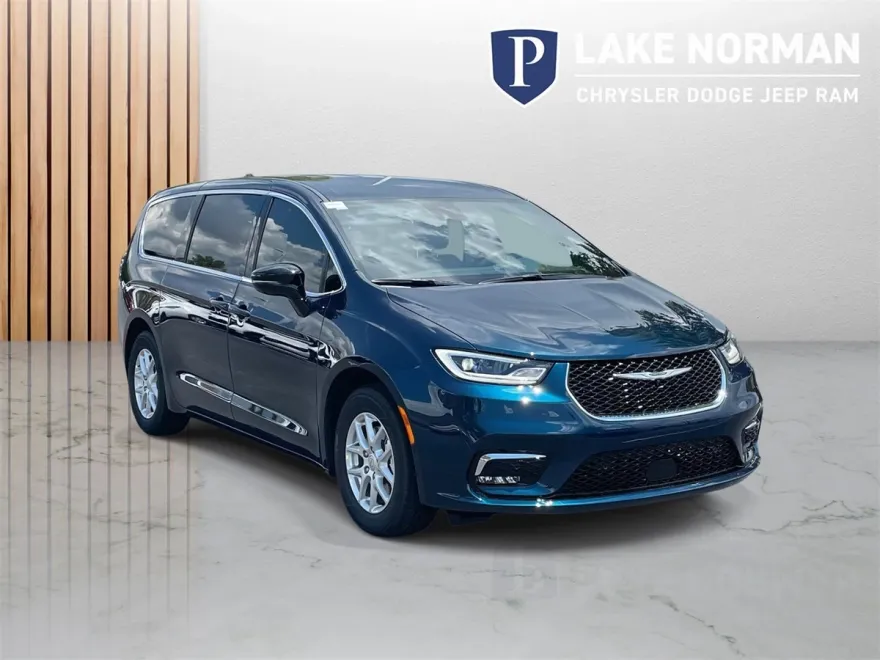 2025 Chrysler Pacifica photo 1