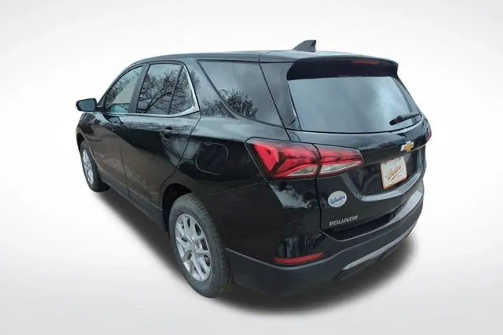 2023 Chevrolet Equinox LT photo 1
