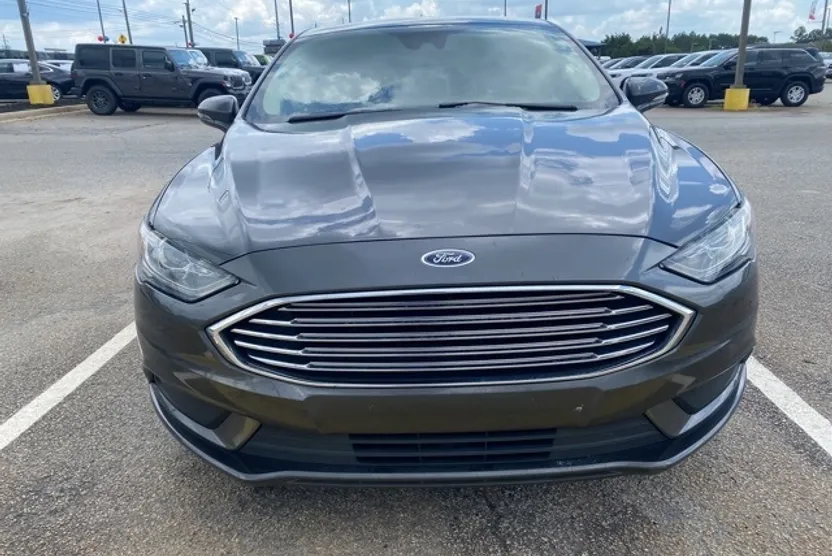 2018 Ford Fusion SE photo 1