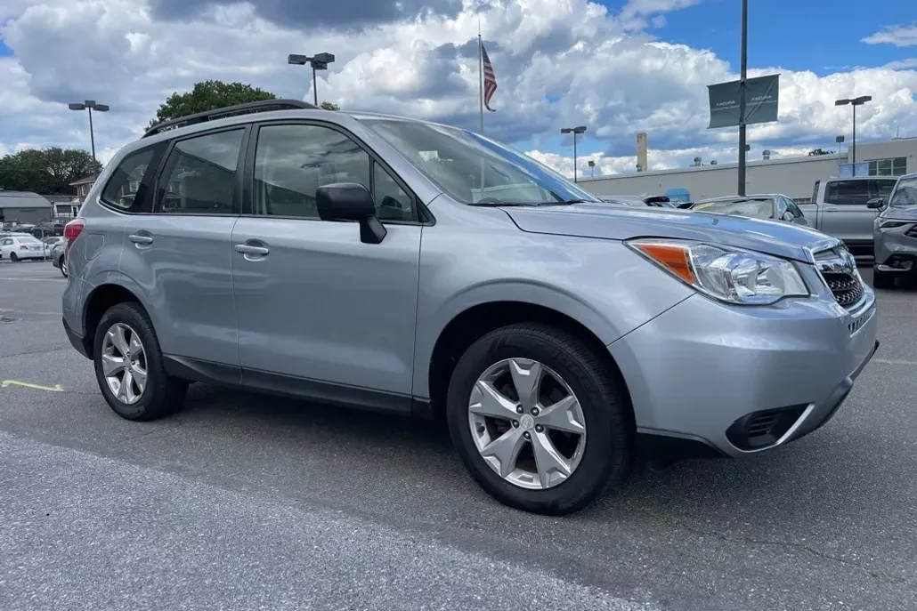 2015 Subaru Forester 2.5i photo 1