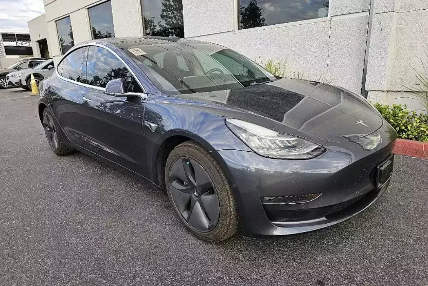2018 Tesla Model 3 Long Range photo 1