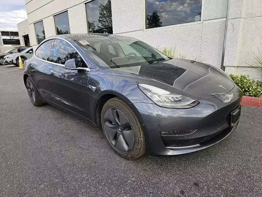 2018 Tesla Model 3 Long Range photo 1