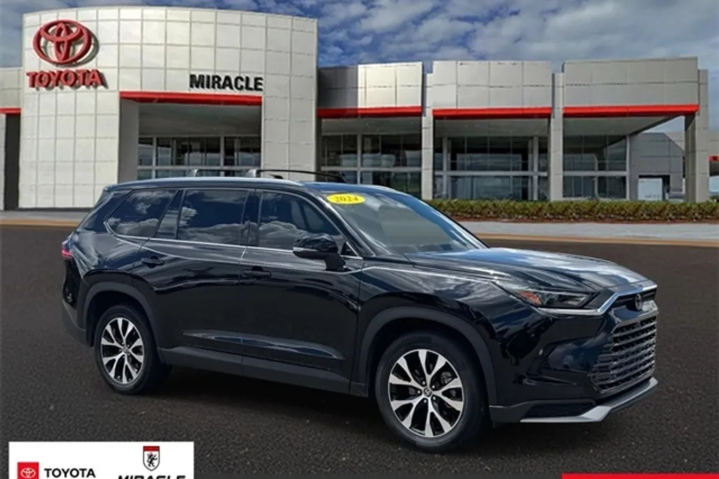 2024 Toyota Highlander Hybrid Limited photo 1