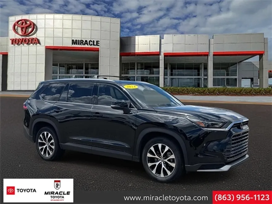 2024 Toyota Highlander Hybrid Limited photo 1