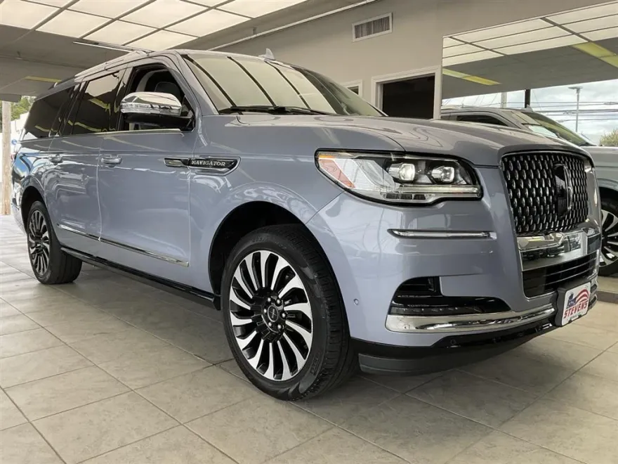 2022 Lincoln Navigator Black Label photo 1