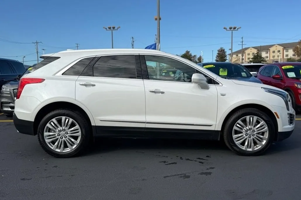 2017 Cadillac XT5 Premium Luxury photo 1
