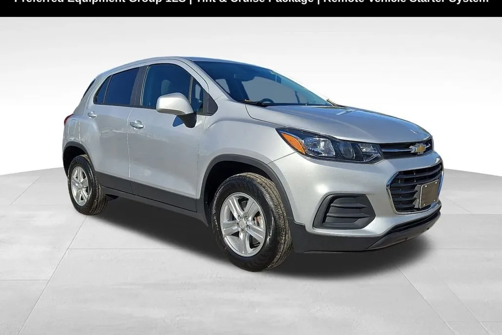 2022 Chevrolet Trax LS photo 1