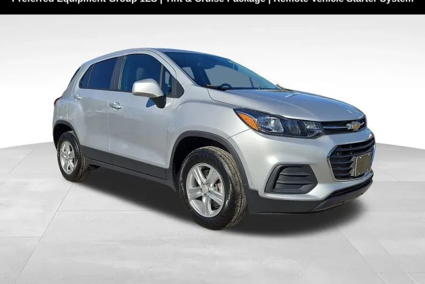 2022 Chevrolet Trax LS photo 1
