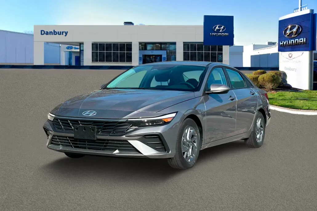 2024 Hyundai Elantra SEL photo 1
