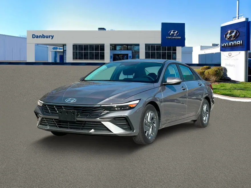 2024 Hyundai Elantra SEL photo 1