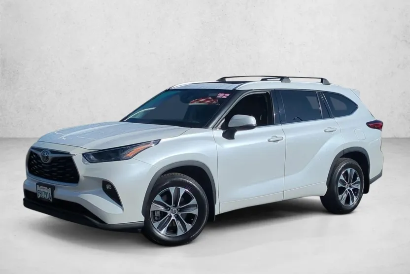 2022 Toyota Highlander XLE photo 1