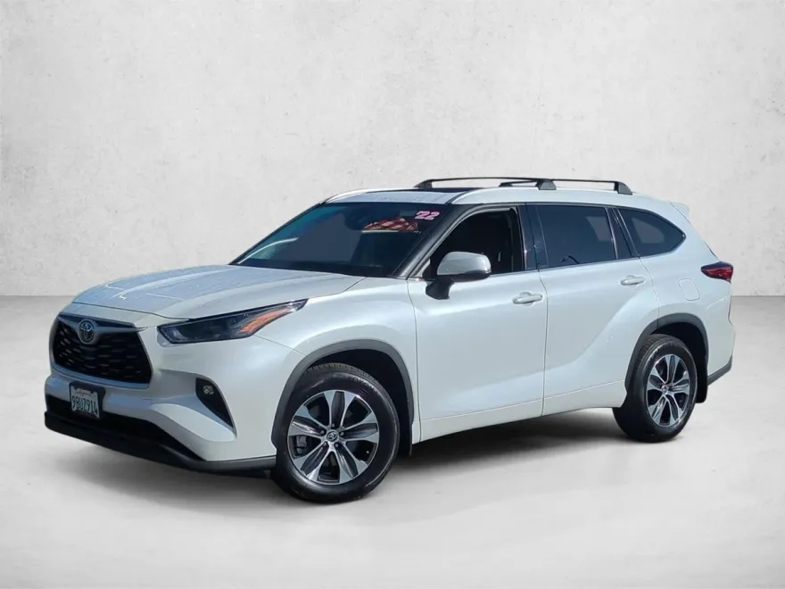 2022 Toyota Highlander XLE photo 1