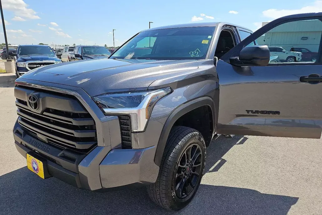 2024 Toyota Tundra SR5 photo 1
