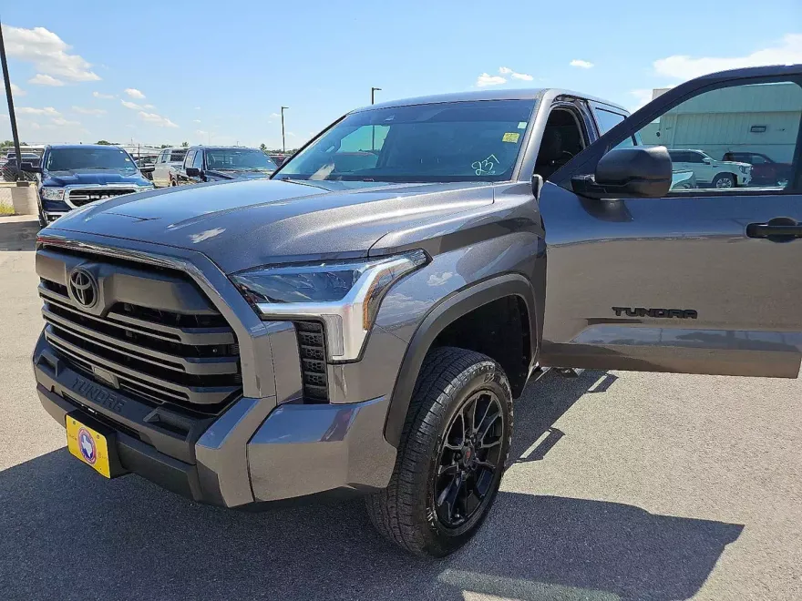 2024 Toyota Tundra SR5 photo 1