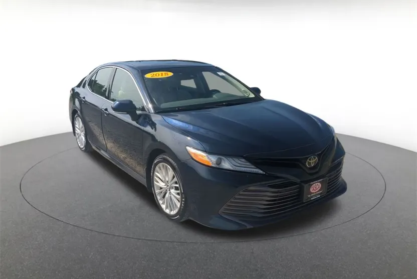 2018 Toyota Camry XLE photo 1