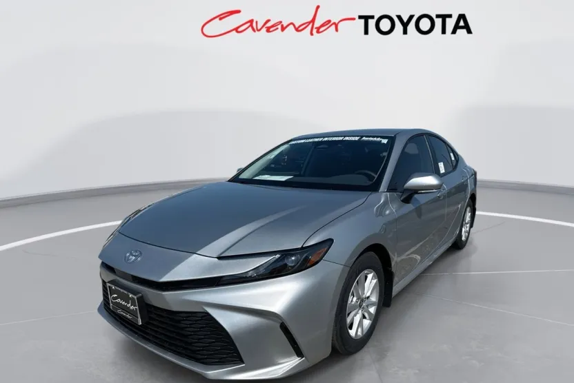 2025 Toyota Camry LE photo 1