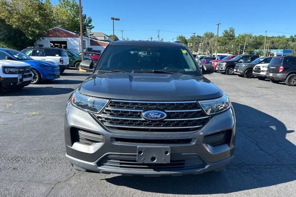 2020 Ford Explorer XLT photo 1