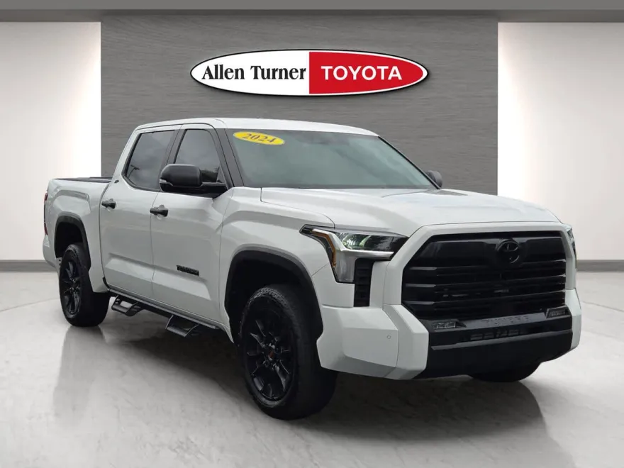 2024 Toyota Tundra SR5 photo 1