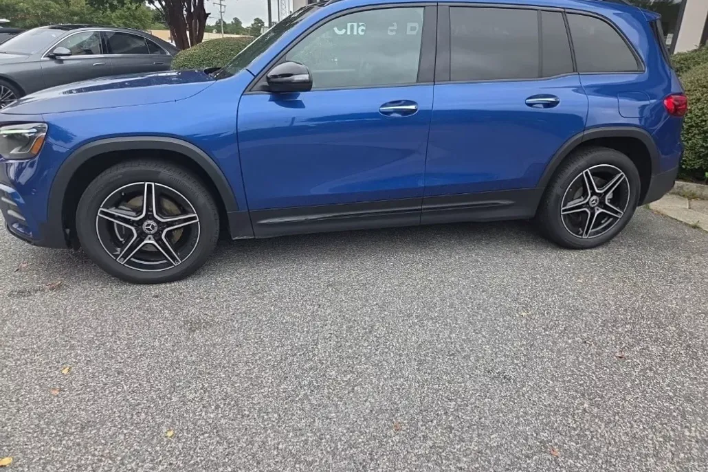 2024 Mercedes Benz GLB 250 photo 1