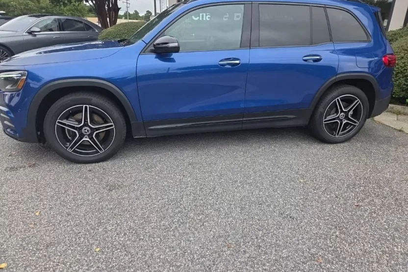 2024 Mercedes Benz GLB 250 photo 1