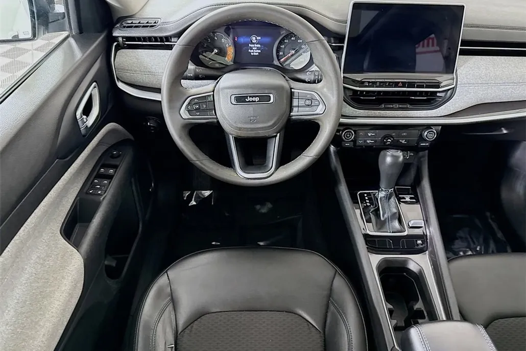 2022 Jeep Compass Latitude photo 1