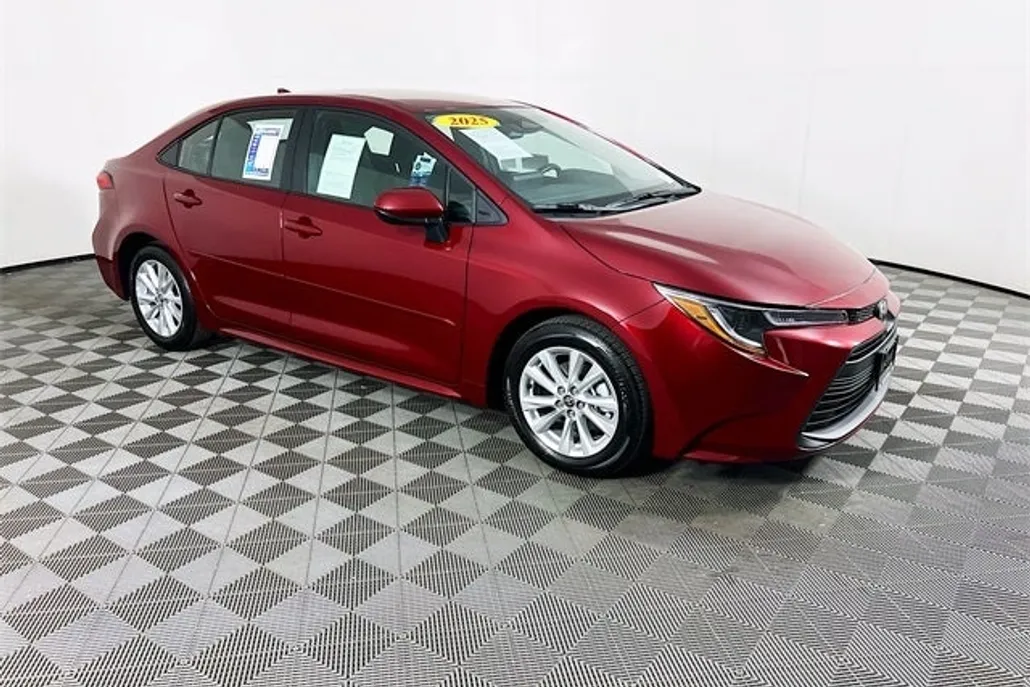 2025 Toyota Corolla LE Premium photo 1