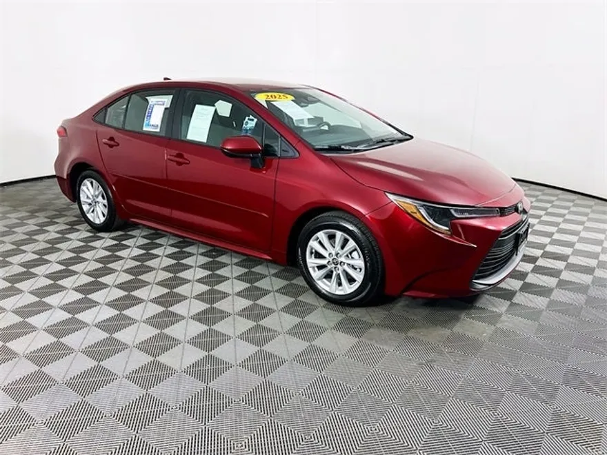 2025 Toyota Corolla LE Premium photo 1