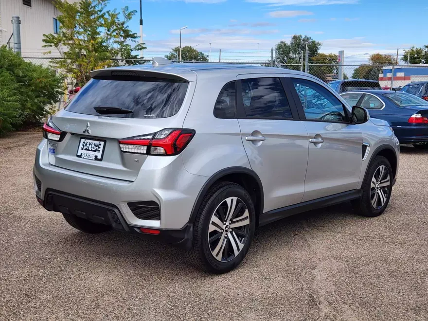 2025 Mitsubishi Outlander Sport SE photo 1