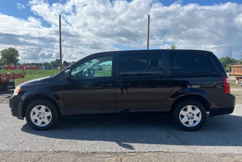 2010 Dodge Grand Caravan SE photo 1