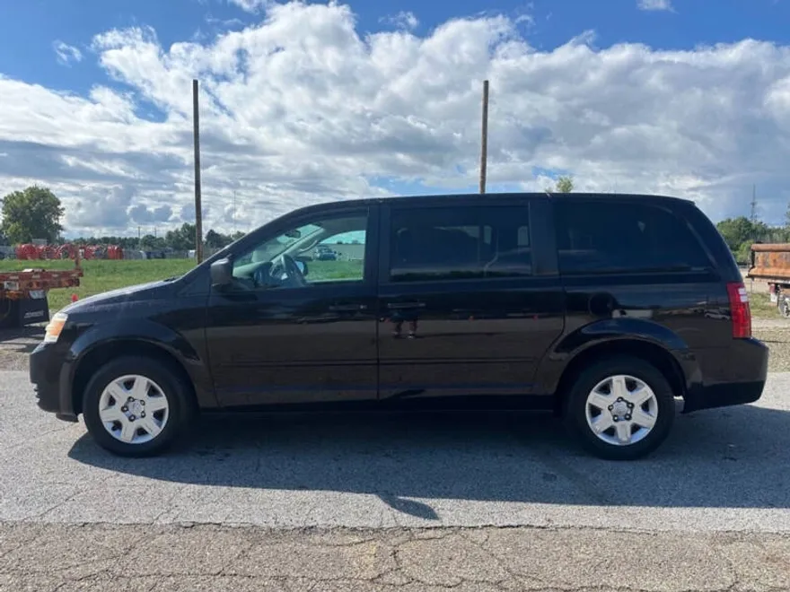 2010 Dodge Grand Caravan SE photo 1