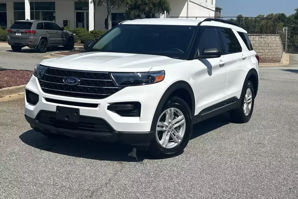 2023 Ford Explorer XLT photo 1