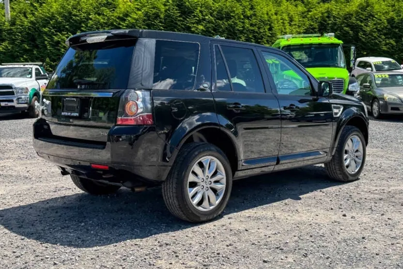 2013 Land Rover LR2 HSE photo 1