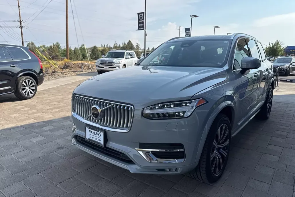 2025 Volvo XC90 Plus photo 1