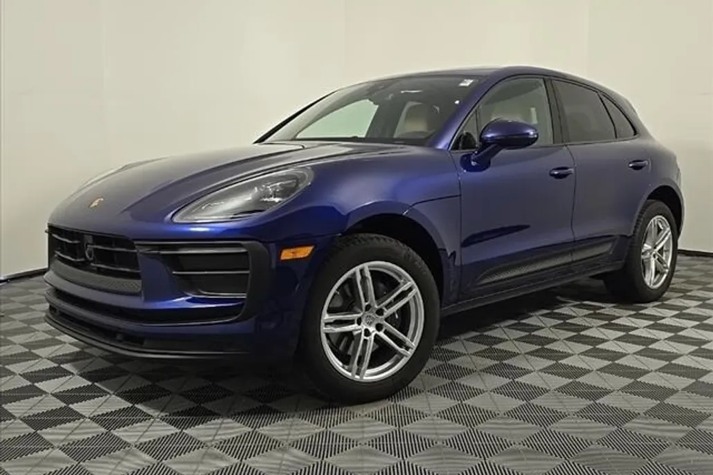 2025 Porsche Macan T photo 1